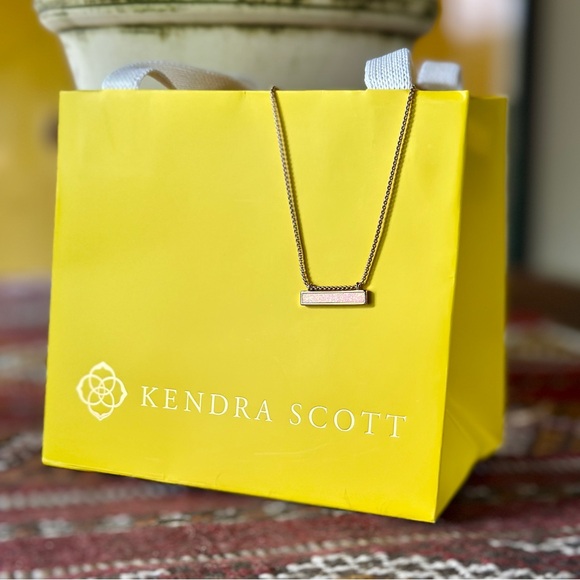 KENDRA SCOTT | Mackenzie Pendant Necklace in Rose Gold with Opal - Picture 3 of 13